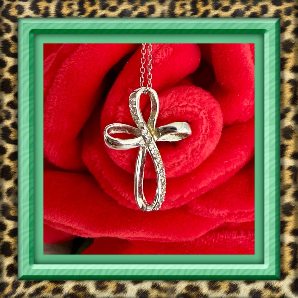 👑✅PRICE FIRM✅ Elegant CZ Sterling Silver Cross Pendant